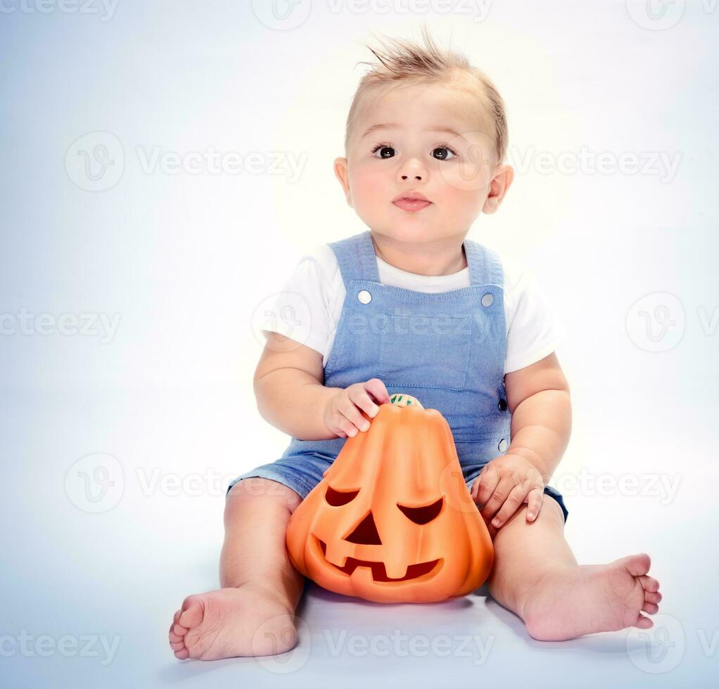 contento chico con calabaza foto