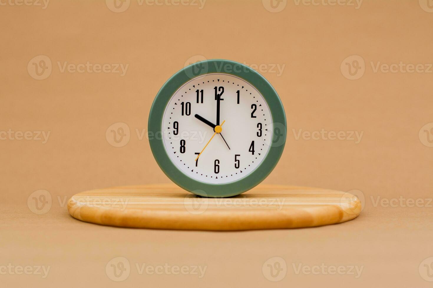 Alarm clocks, important time, photos of watches that are important to work, appointments, punctuality and the beginning of life.
