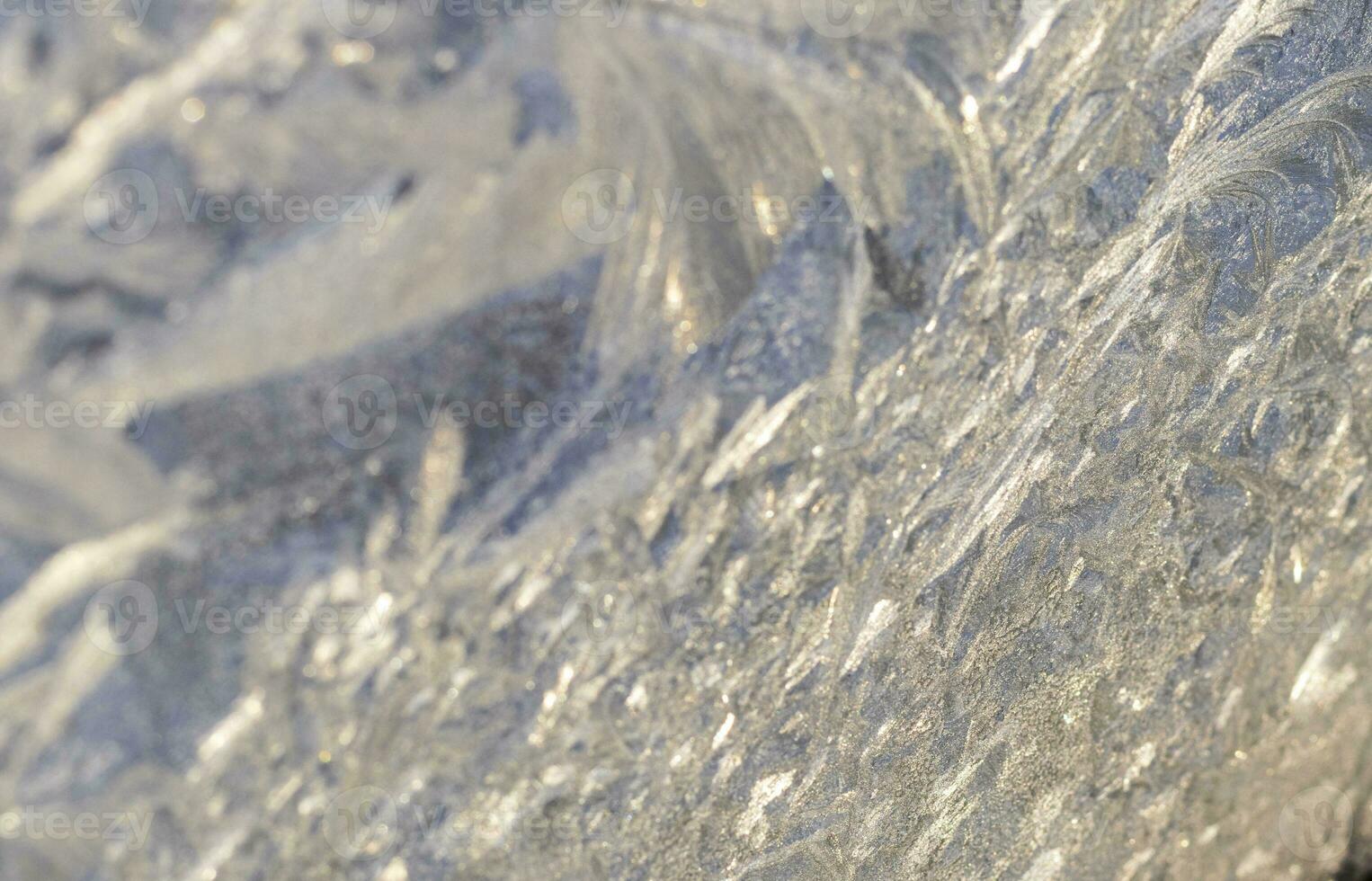 cerca arriba Disparo de el escarchado ventana. antecedentes foto