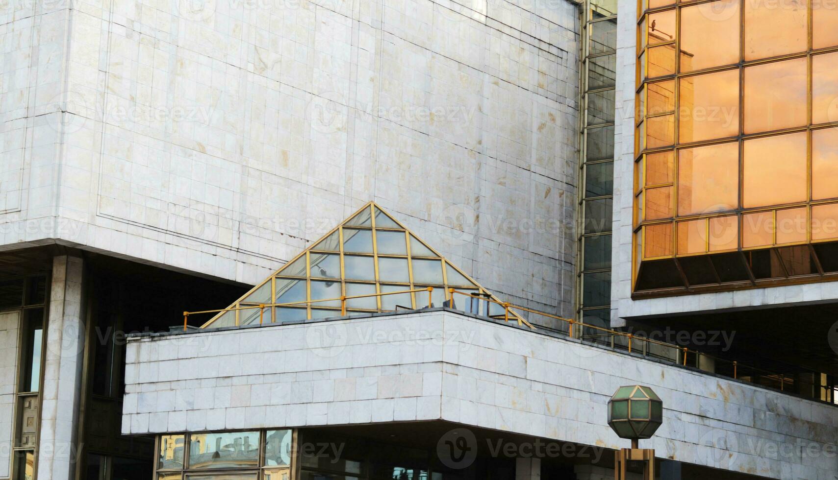 Disparo el fachada de el moderno edificio. ciudad foto