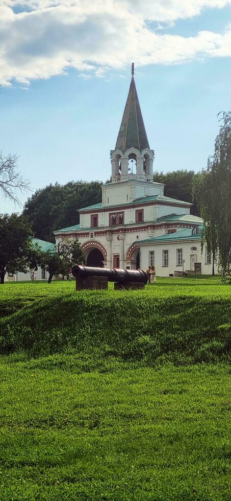 Moscú, Rusia - 08.07.2023 - Disparo de el Iglesia de ascensión en kolomenskoe distrito. punto de referencia foto