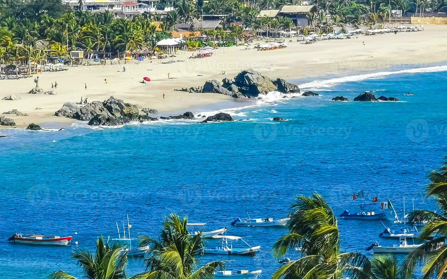 Dom playa arena tablista olas palmas en puerto escondido México. foto