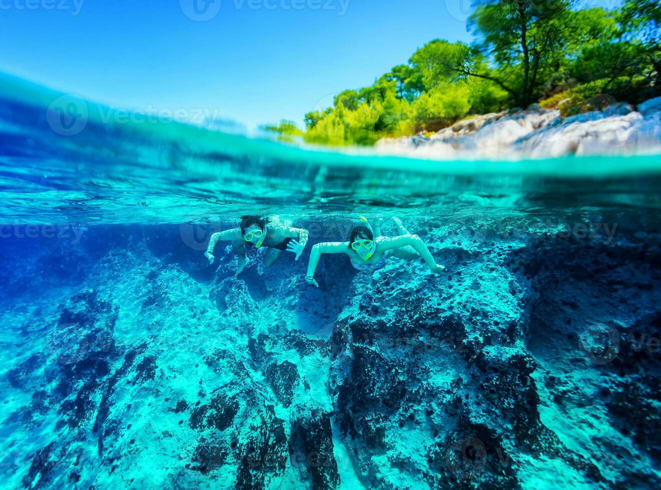 Active diver couple photo