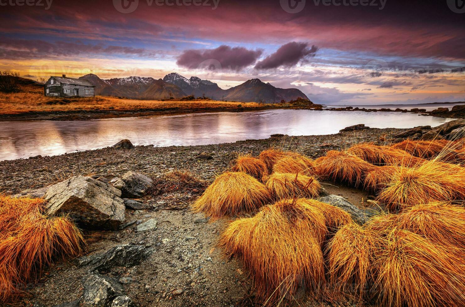 hermoso paisaje al atardecer foto