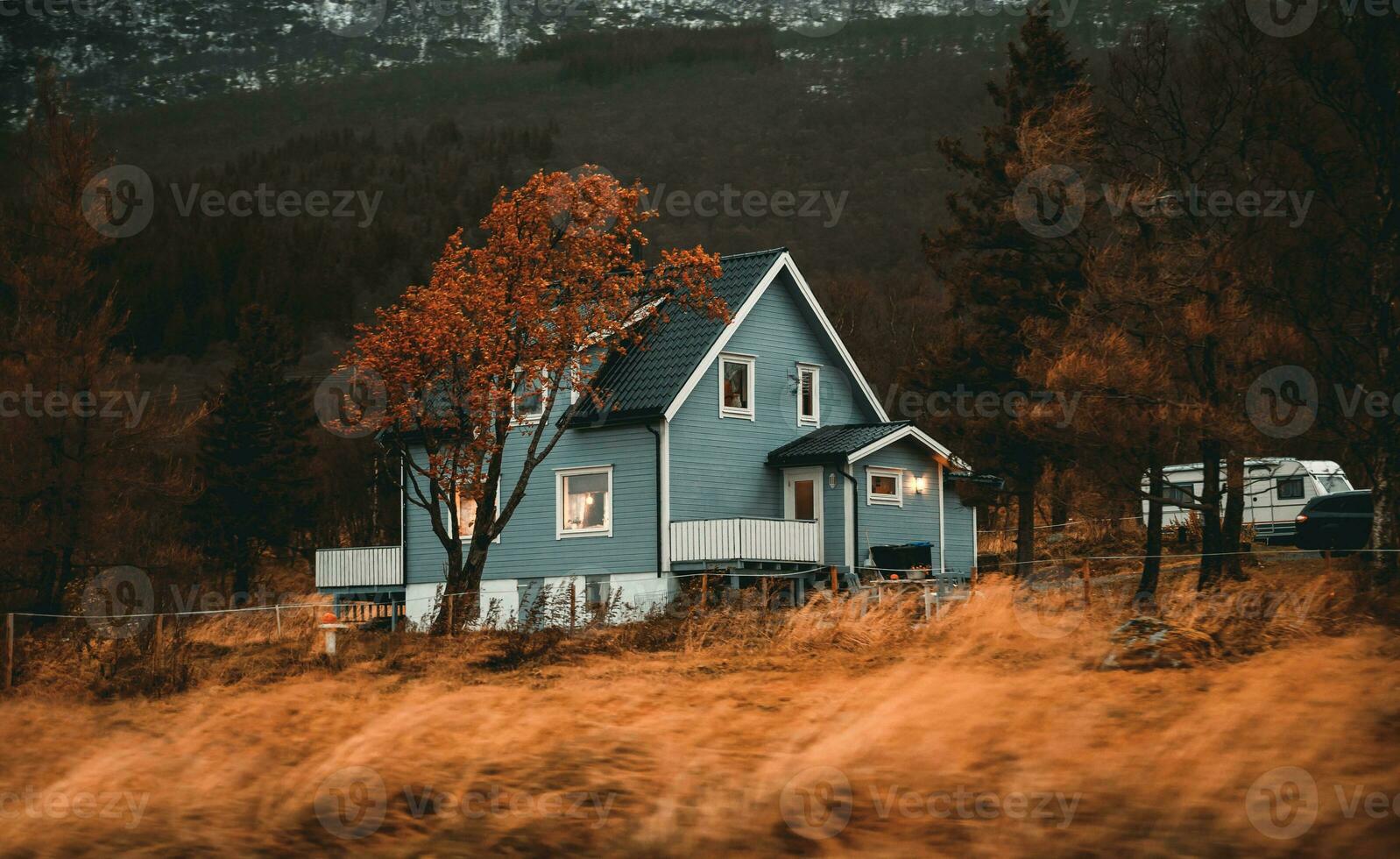 Noruega, tradicional de madera casa foto