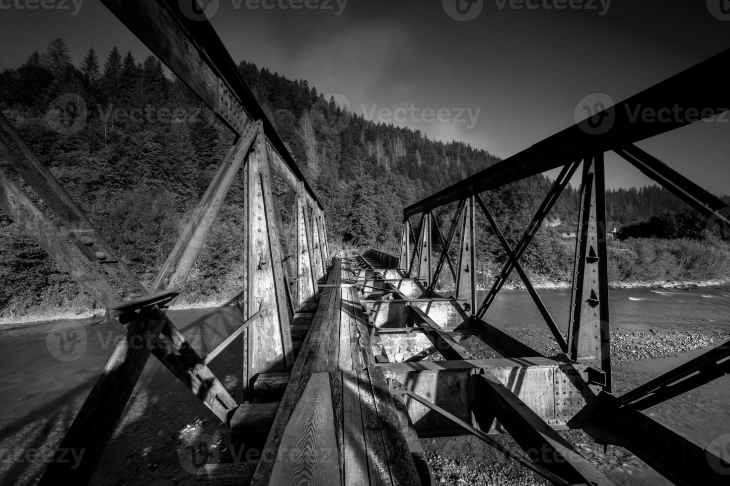 montaña río puente foto