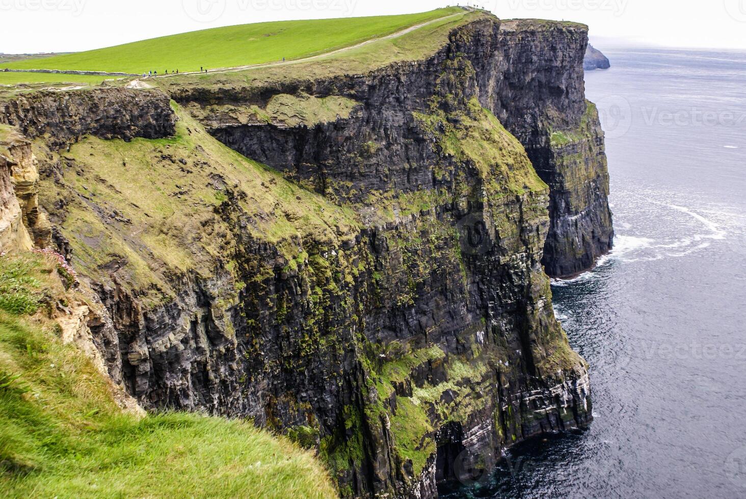 Acantilados de Moher en el condado de Clare, Irlanda foto