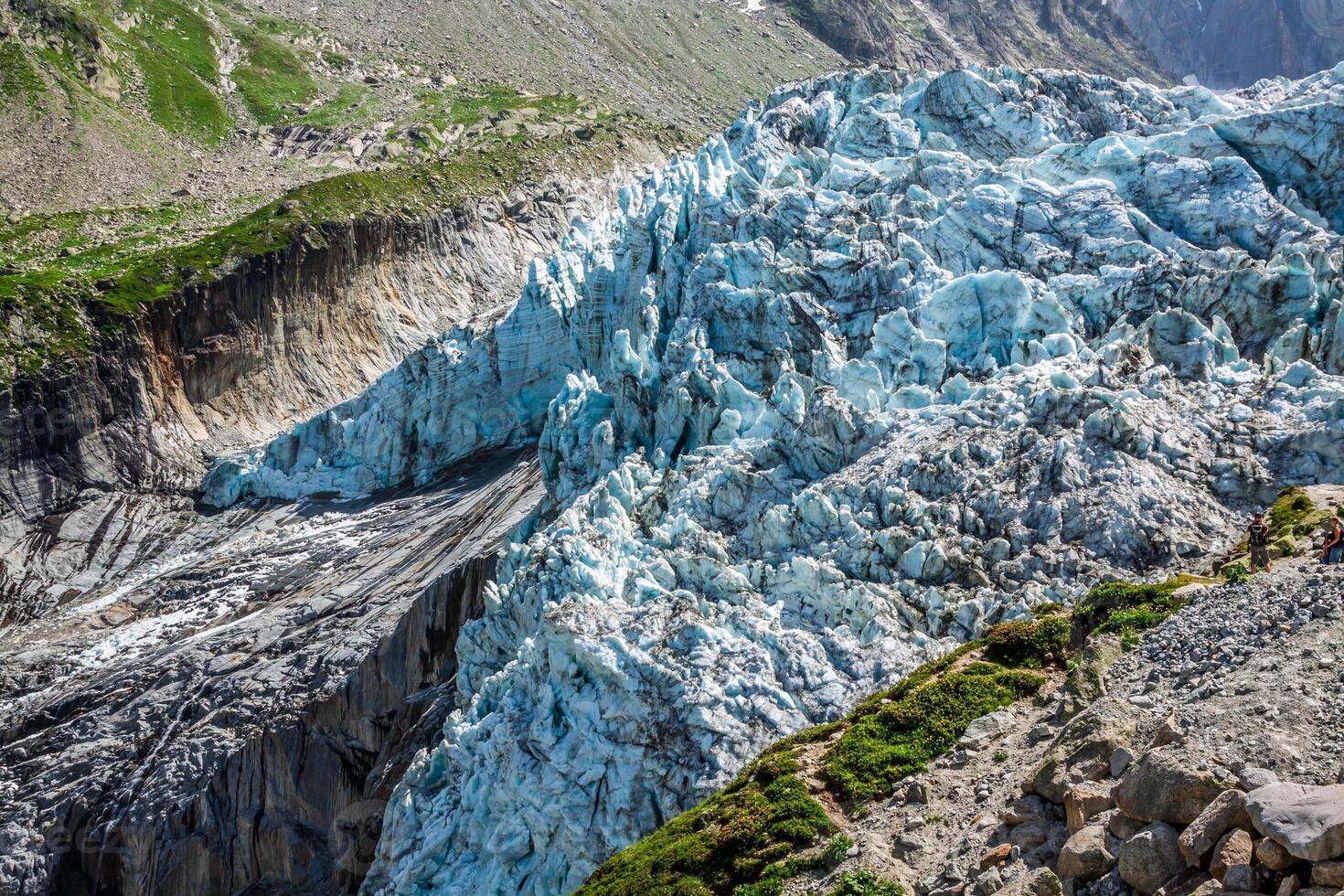 Glaciar argentiere en los alpes de chamonix, macizo del mont blanc, francia. foto