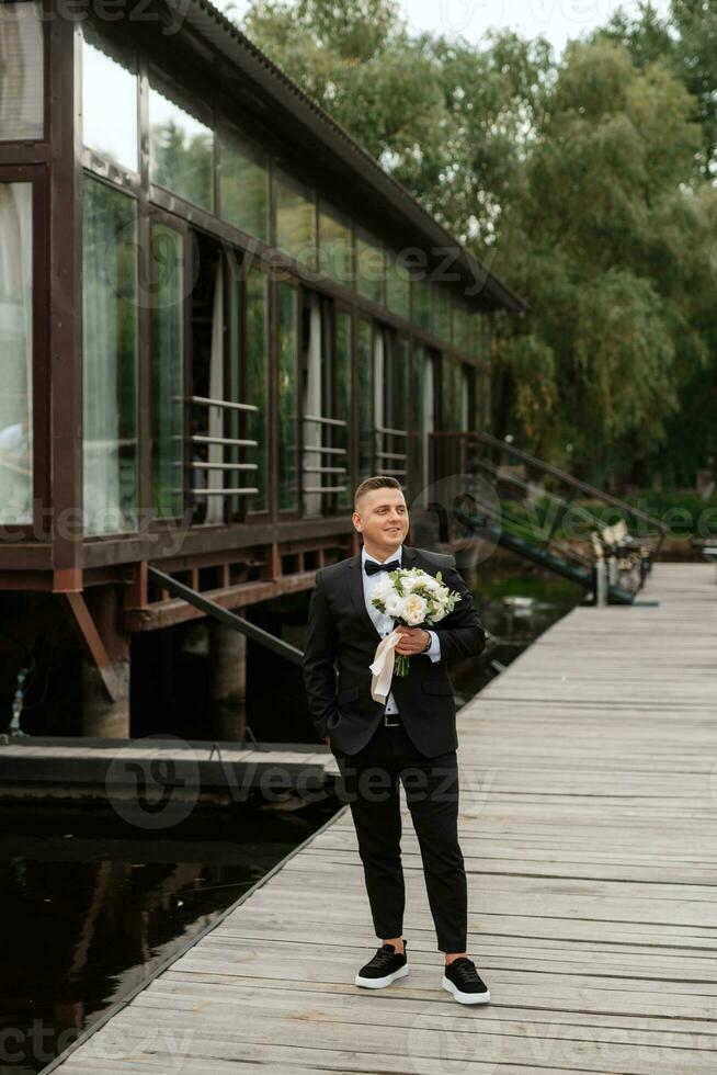 the first meeting of the bride and groom photo