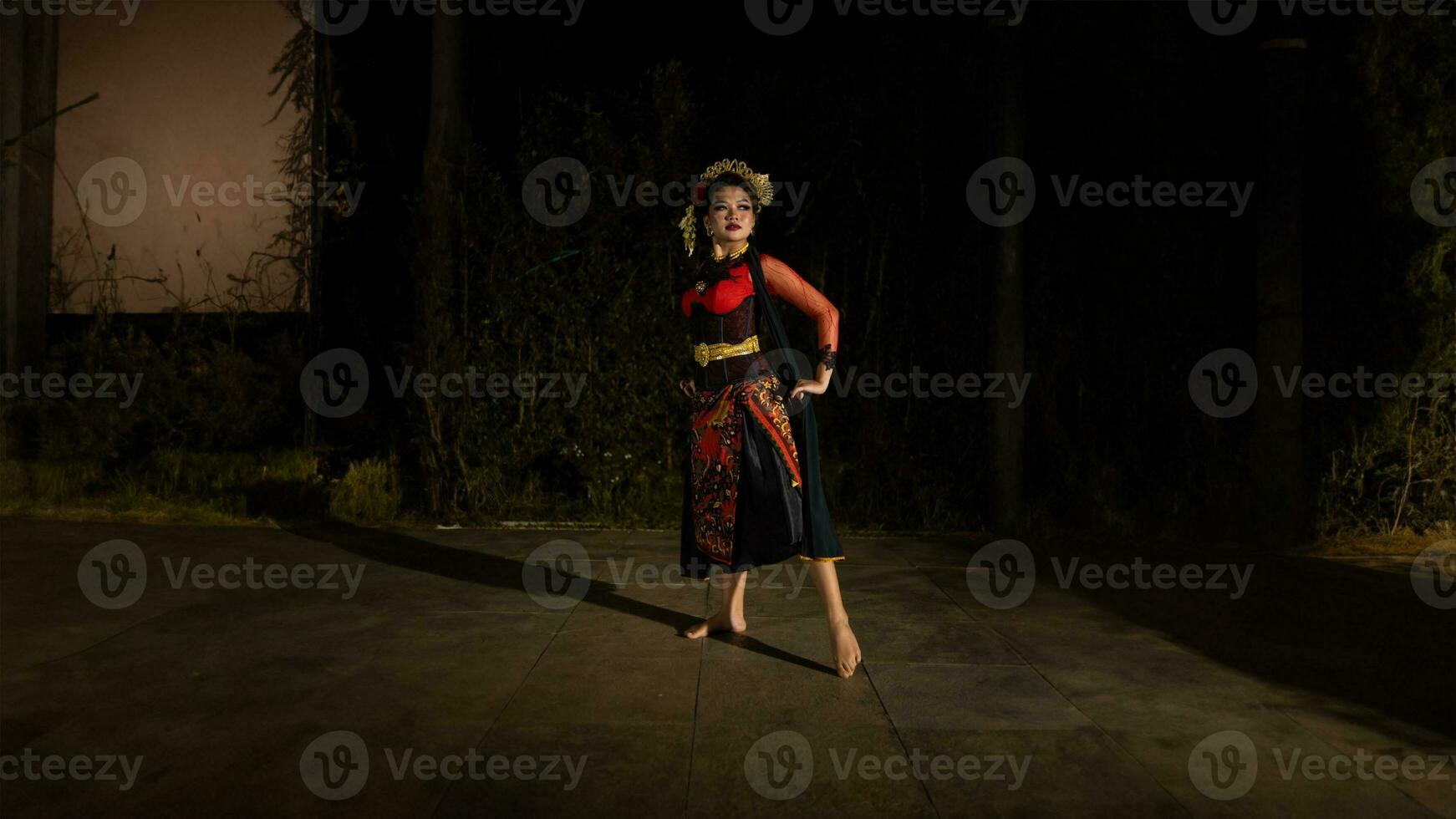 an Indonesian dancer looks full of enthusiasm and shows his courage to move and dance photo