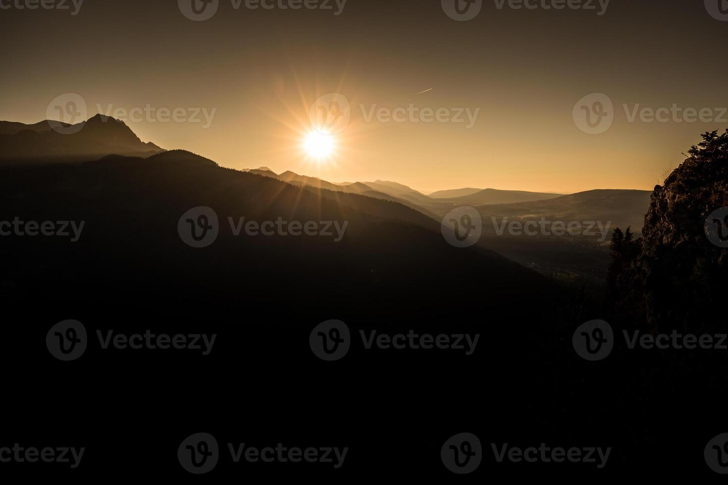 puesta de sol terminado tatra Montañas, Zakopane, Polonia foto