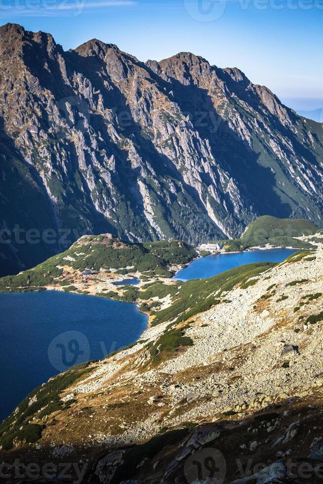 hermoso montaña lago en el verano, Valle de cinco lagos, Polonia, zakopane foto