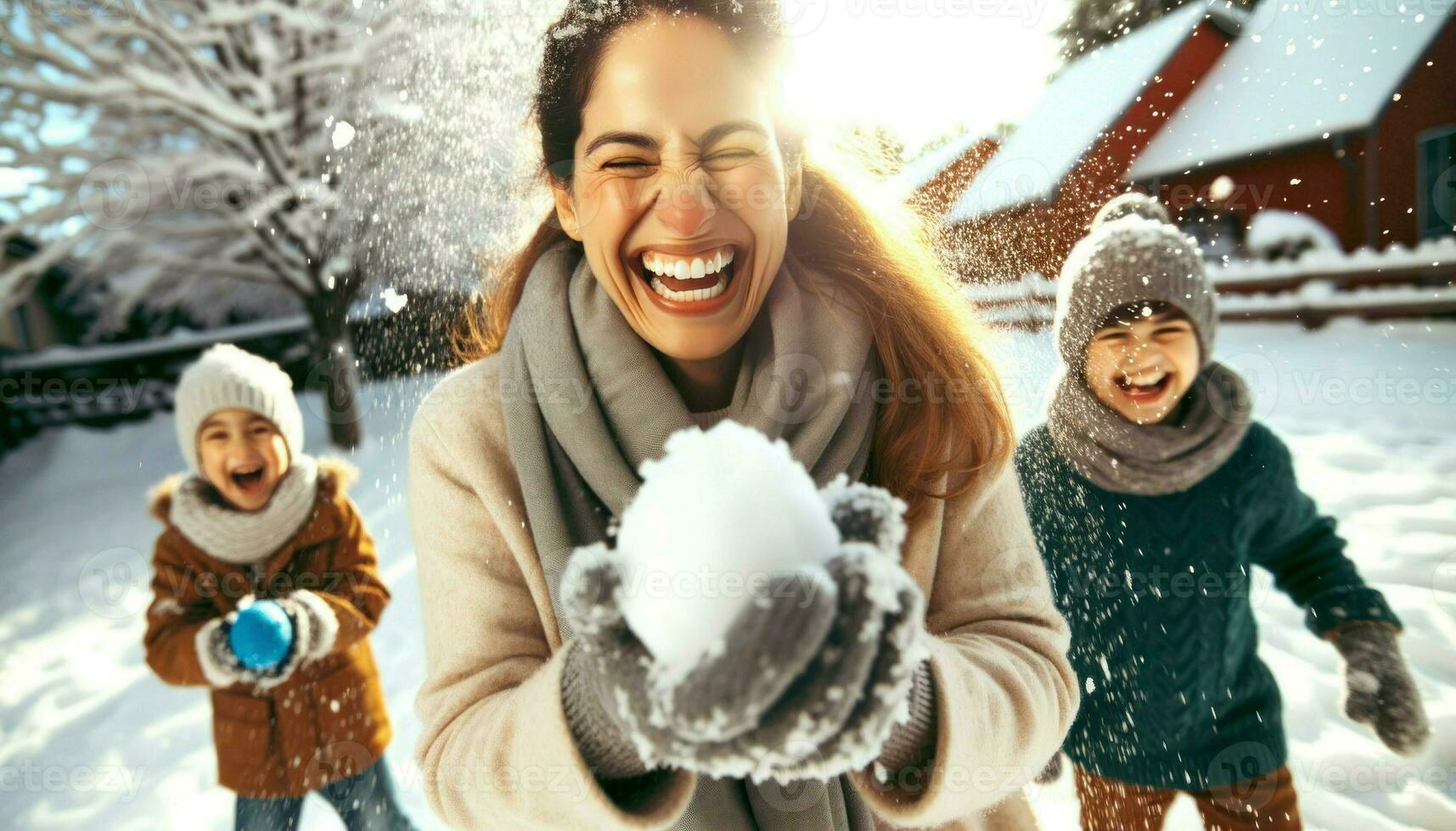 ai generado de cerca foto de un madre de Hispano descendencia, riendo sinceramente como ella obtiene golpear por un bola de nieve, con su niños riendo en el antecedentes.