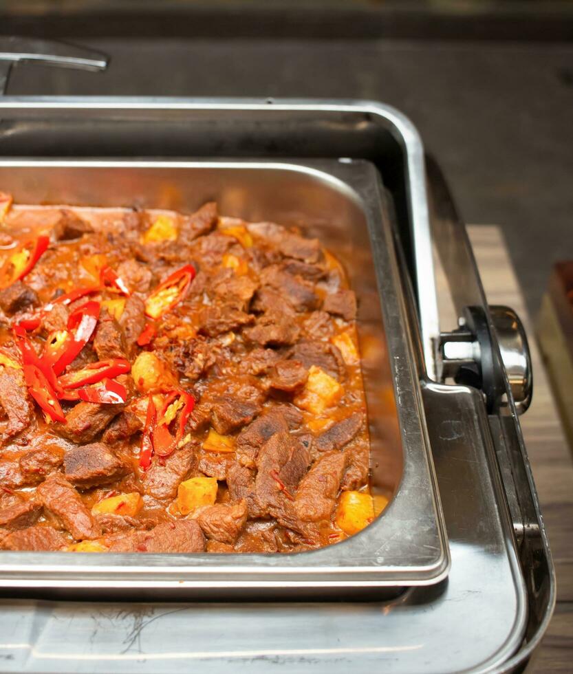 carne guiso, carne Procesando ese es Rico en sabor foto