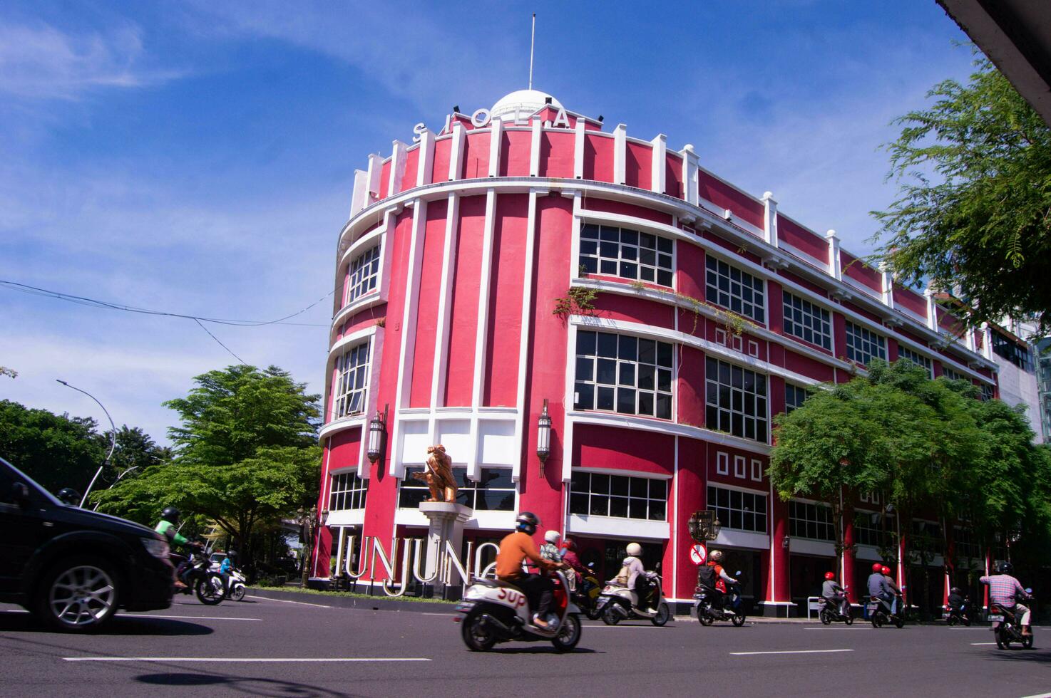 Surabaya, 20 November 2022 - view of the mall building on Jalan Tunjungan photo