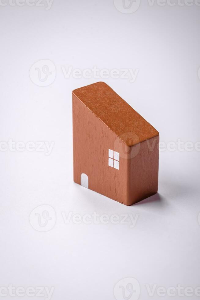 un pequeño de madera casa como un idea para invertir en tu propio hogar y lograr el objetivo de comprando real inmuebles foto