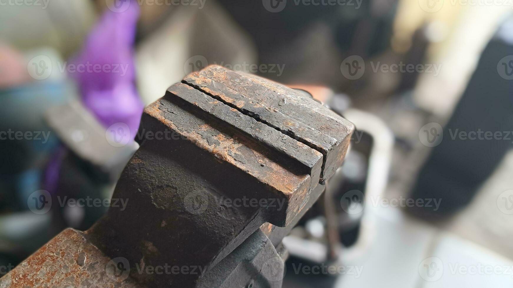 close-up of an object clamping vise photo
