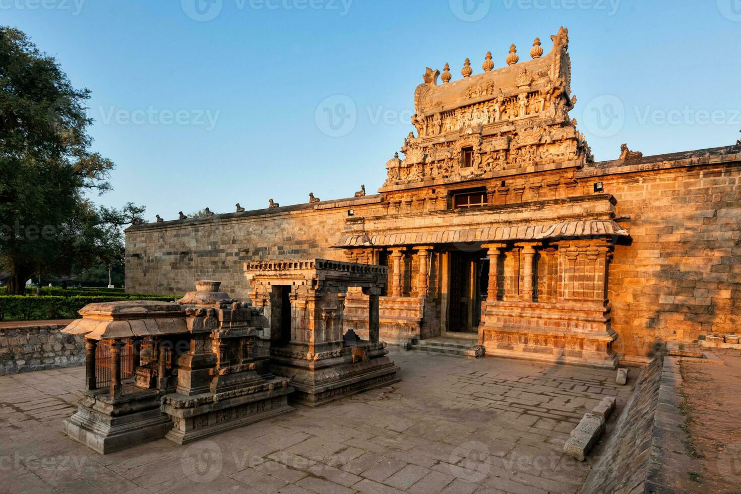 Entrance gopura tower of Airavatesvara Temple, Darasuram photo