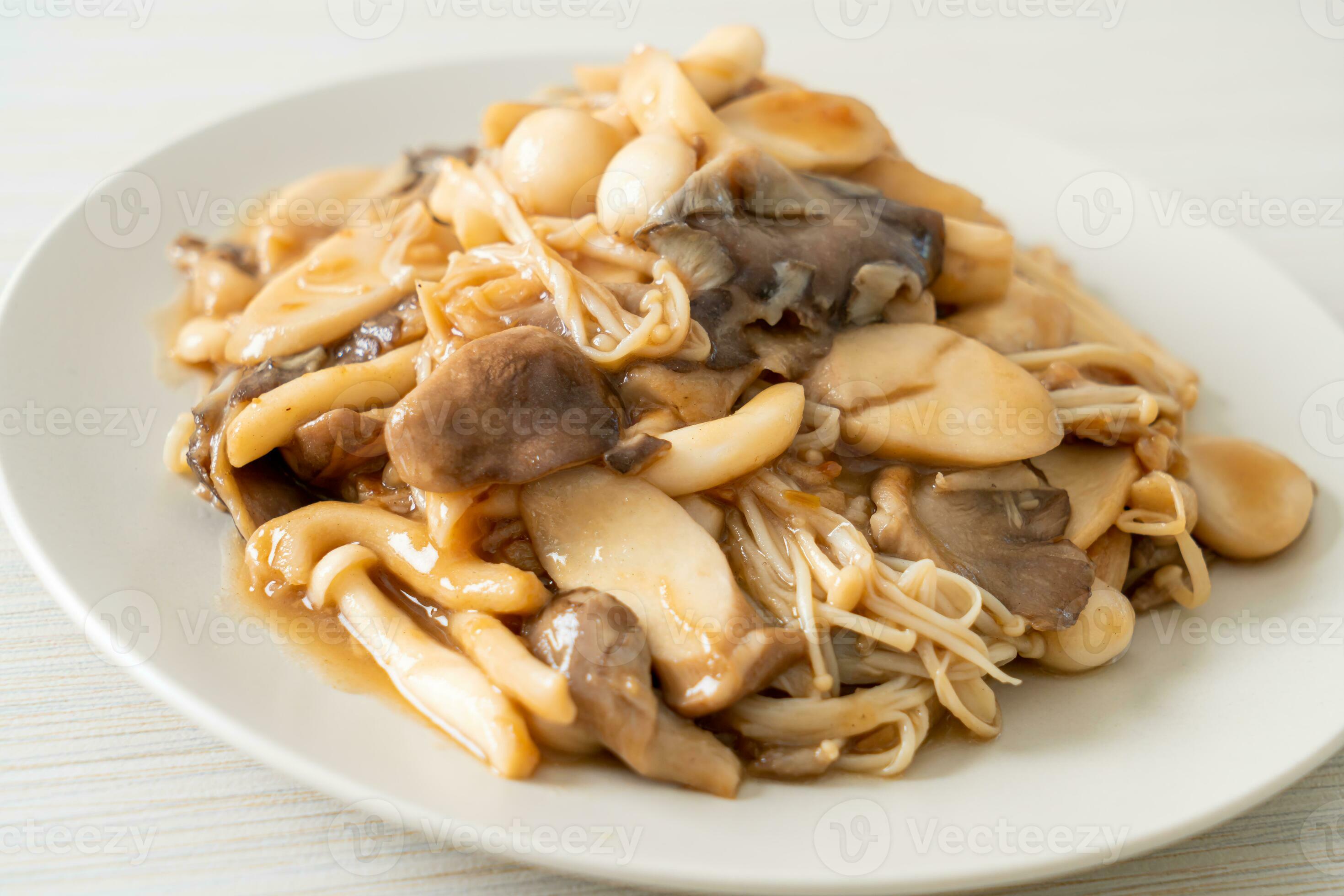 Stir fried mixed mushroom with oyster sauce 36602047 Stock Photo at