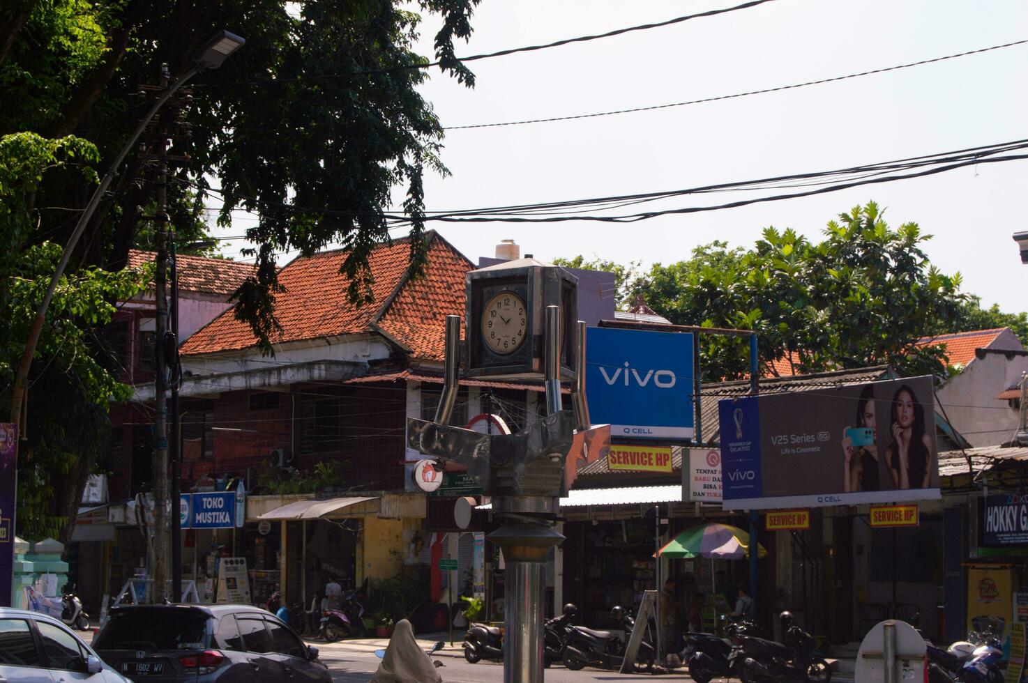 griego, Indonesia, 2022 - selectivo atención en el reloj Monumento a el cruce foto