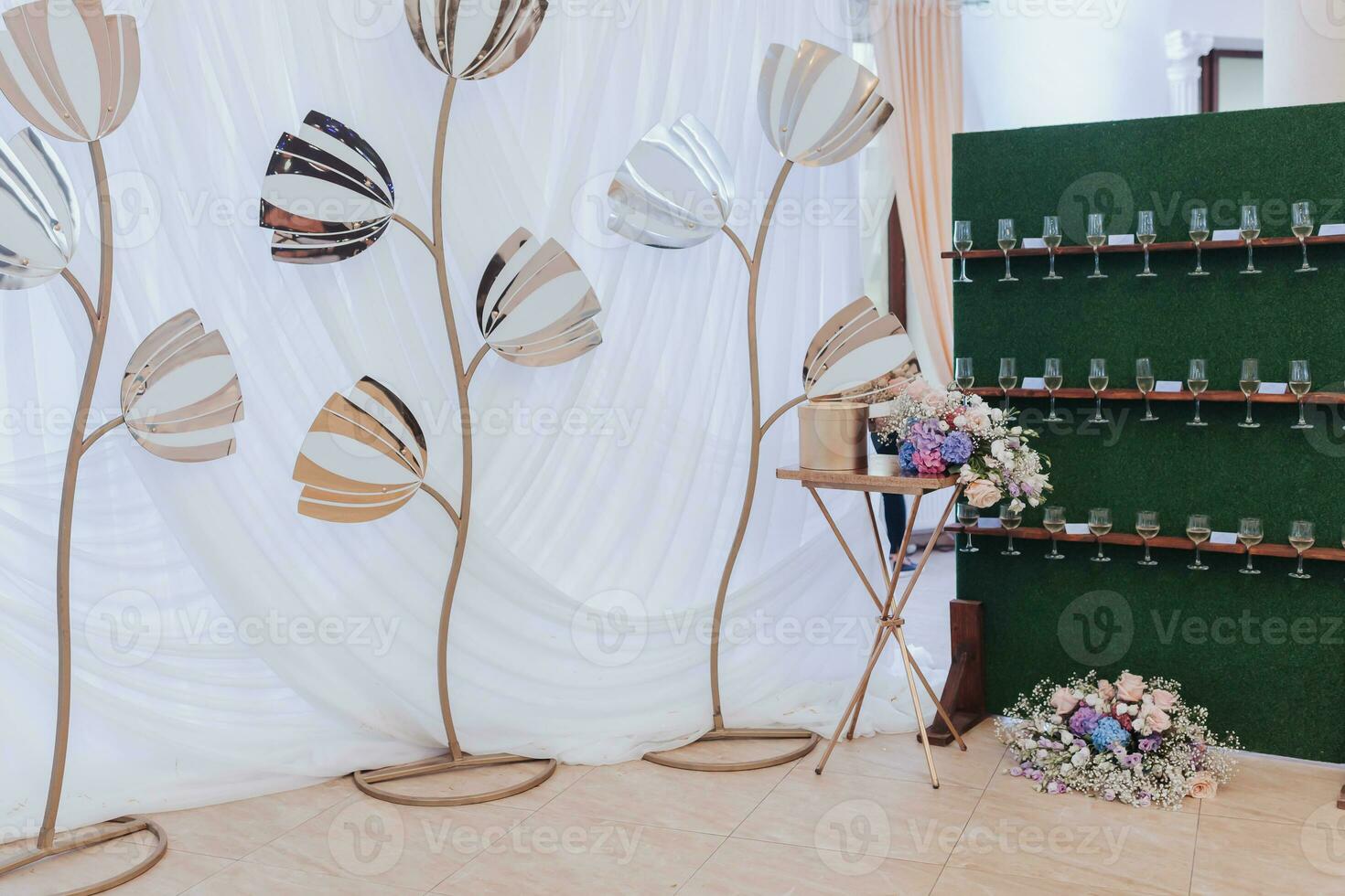 Stand for glasses. A luxurious wedding ceremony. Romantic wedding ceremony. Champagne glasses on a green background. Wedding details photo