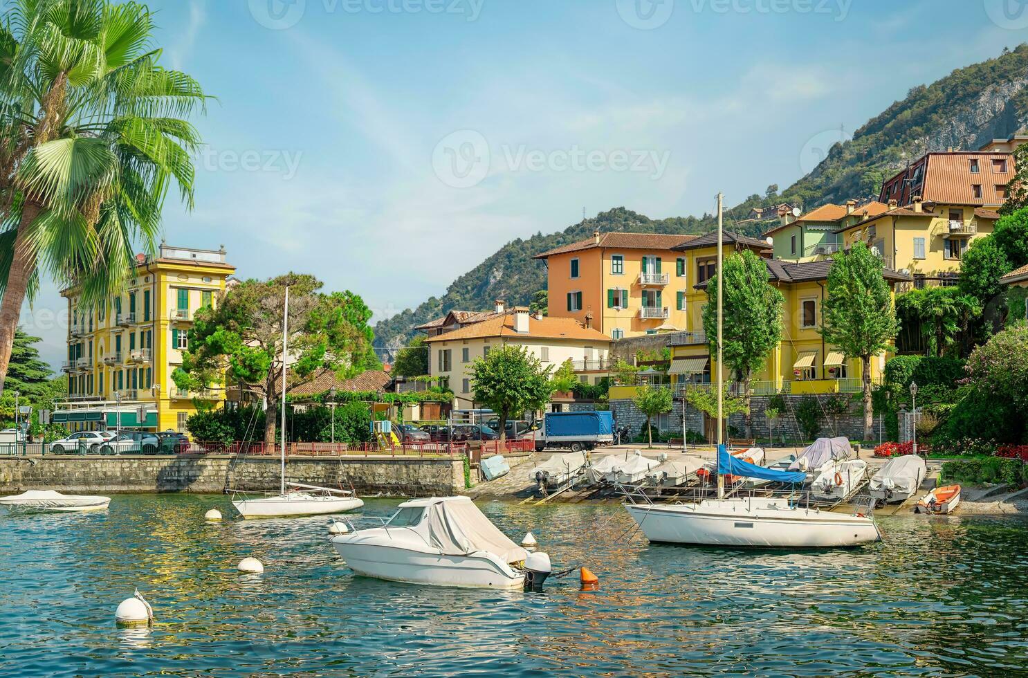 ver de el centro de deportes acuáticos en varenna foto