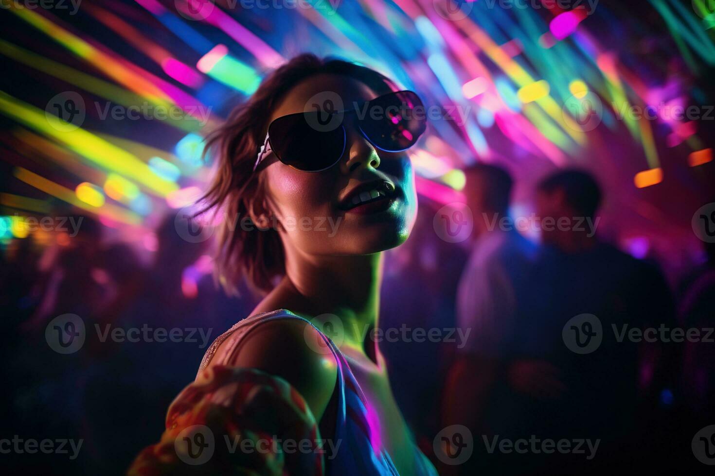 ai generado retrato de un hermosa niña con corto pelo bailando en un Club nocturno foto