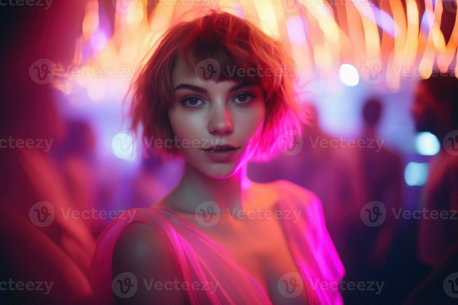 ai generado retrato de un hermosa niña con corto pelo bailando en un Club nocturno foto