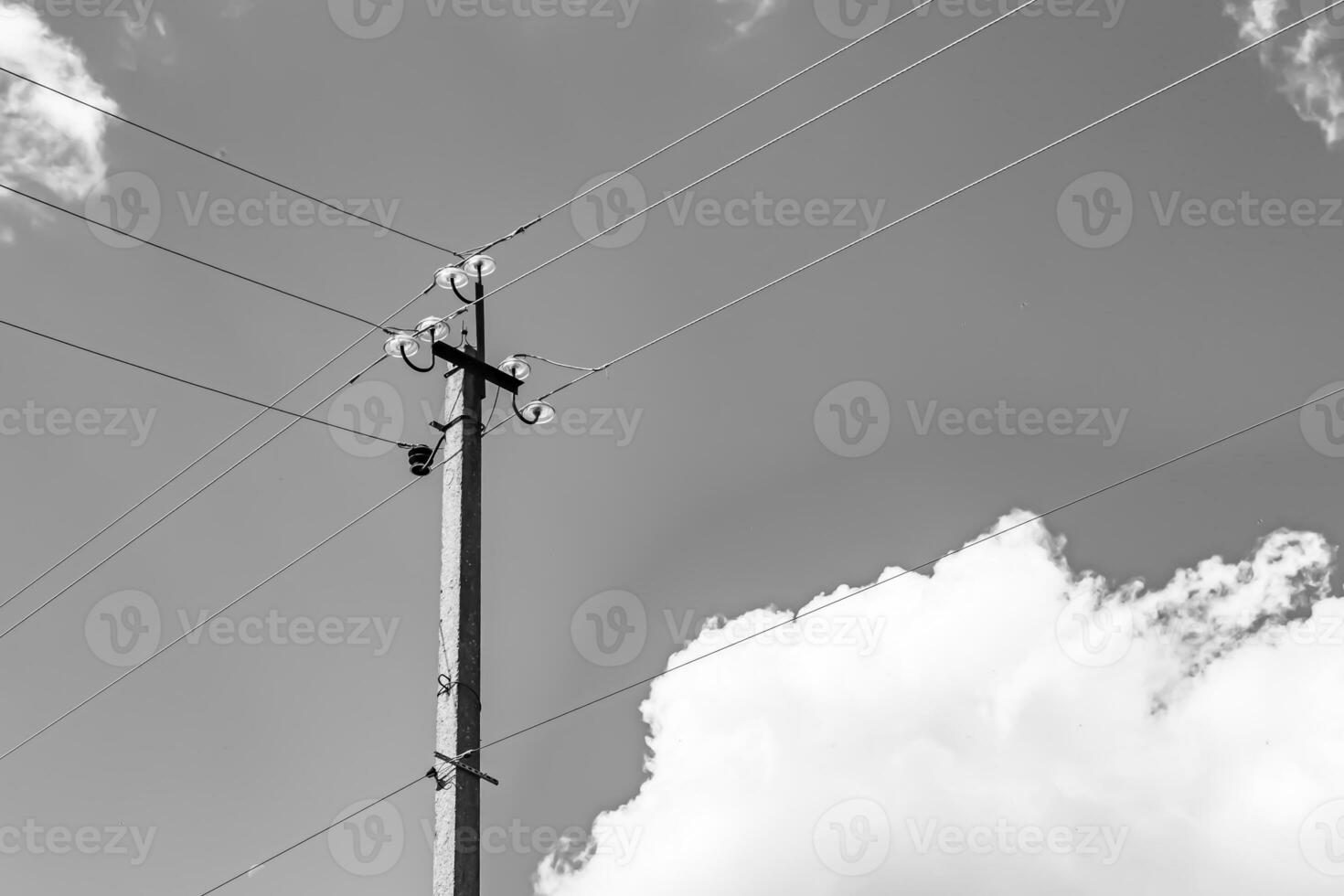 poder eléctrico polo con línea cable en ligero antecedentes cerca arriba foto