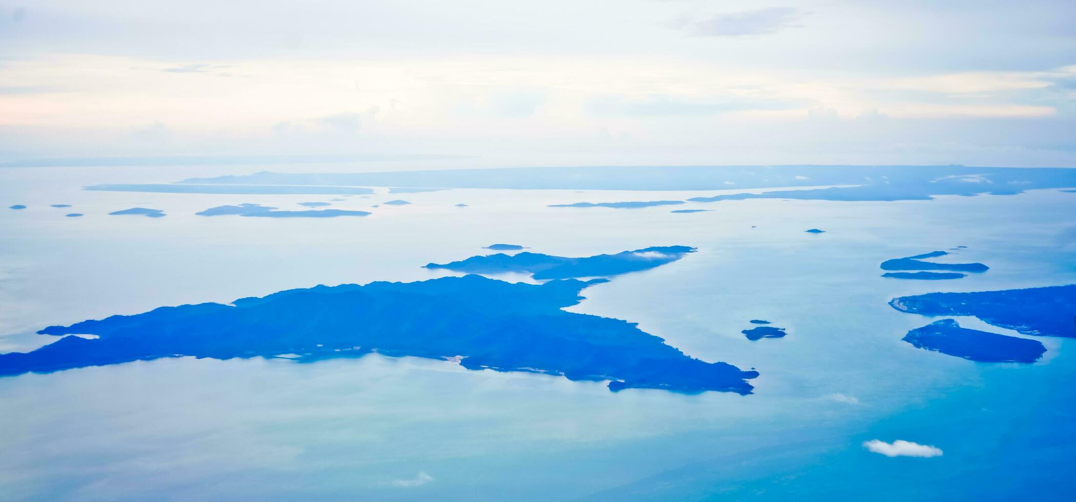 aéreo ver de el serie de islas en batam, riau islas foto