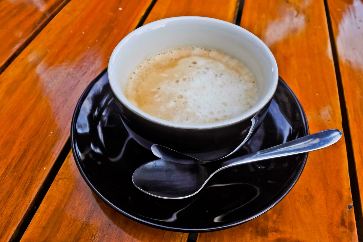 cerca arriba ver de un taza de capuchino café foto