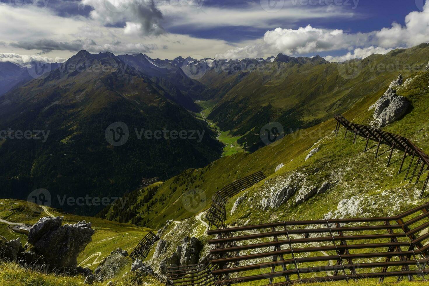 montaña paisaje de el stubai Alpes foto