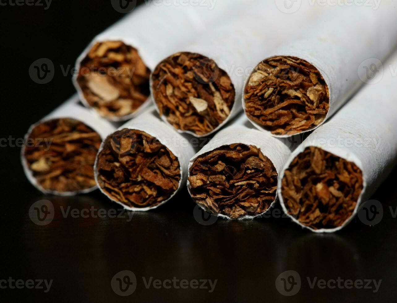 número de cigarrillos aislado tabaco peligro cerca arriba dejar de fumar cesación cigarrillo malo hábito nicotina drogadicto grande Talla alto calidad instante huellas dactilares foto