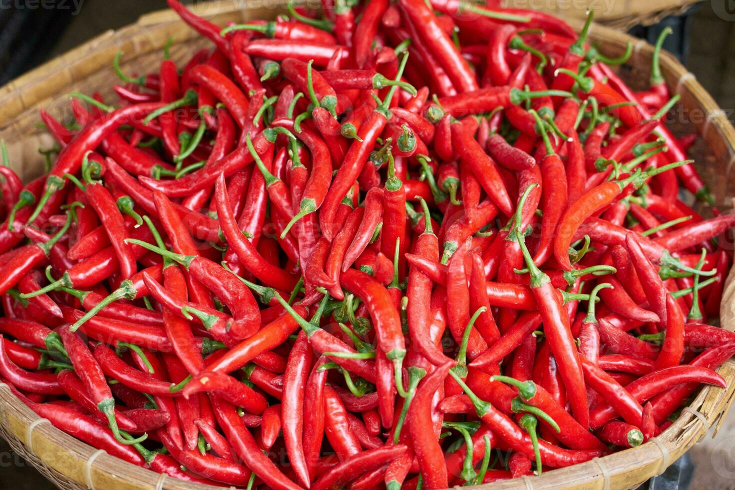 rojo chile pimientos en el mercado en Vietnam. foto