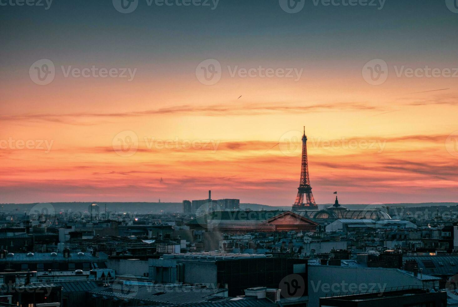 ver en eiffel torre a puesta de sol foto