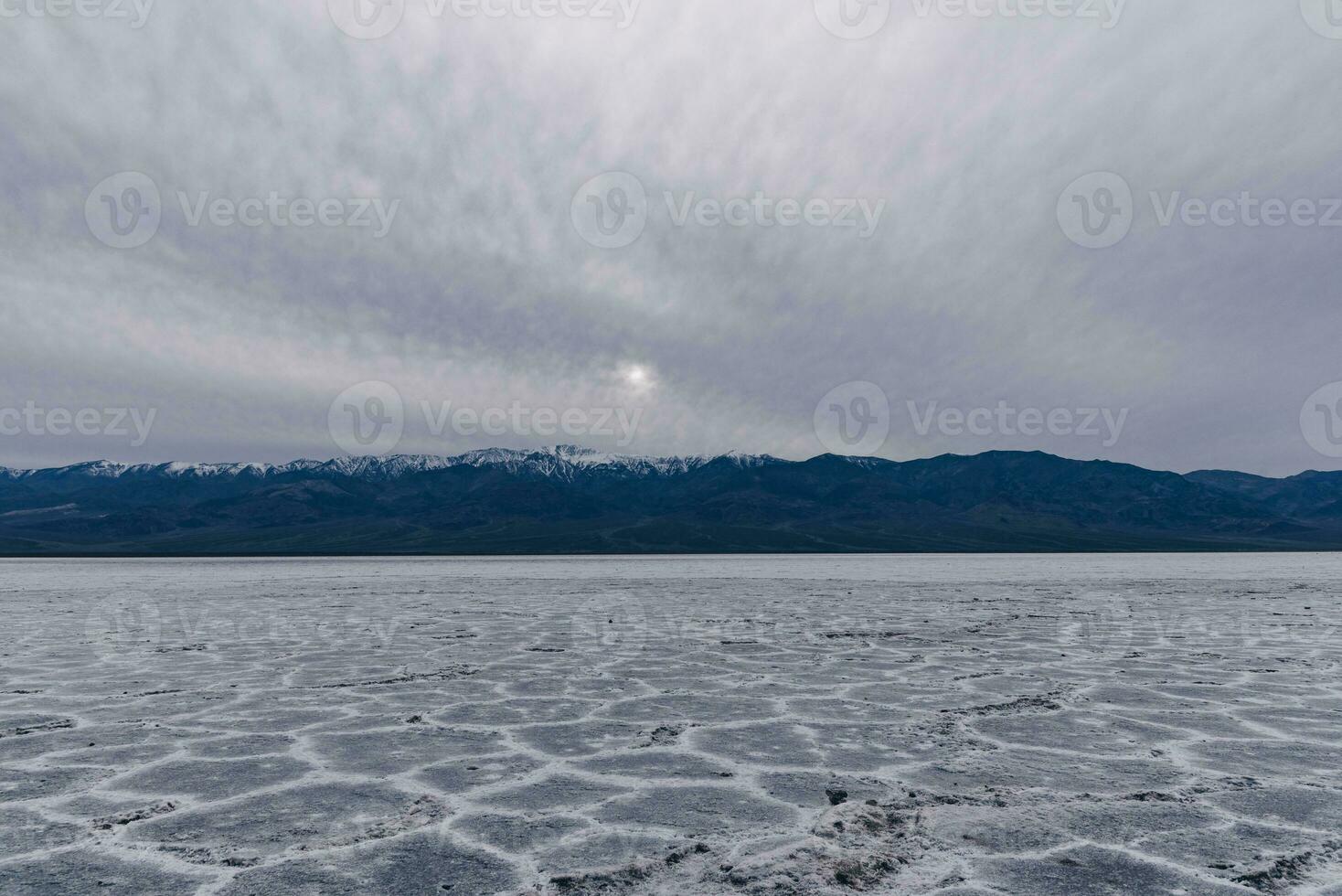 muerte Valle sal lago durante puesta de sol foto