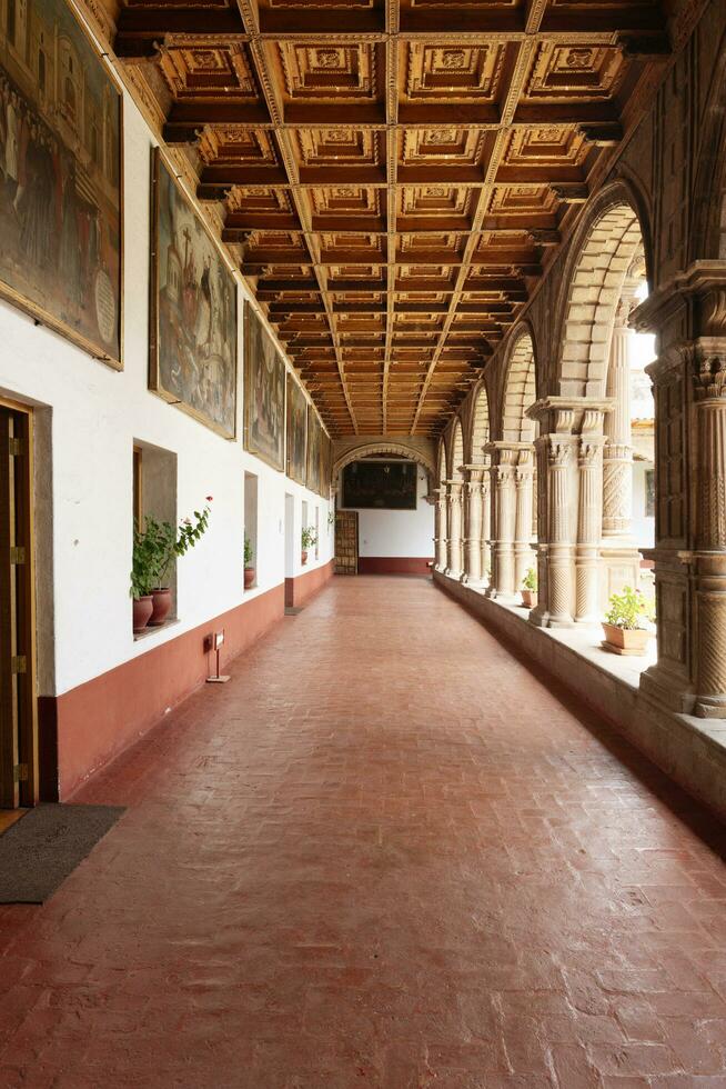 cusco, Perú, 2022 - convento de la merced, claustro, cusco, Perú foto