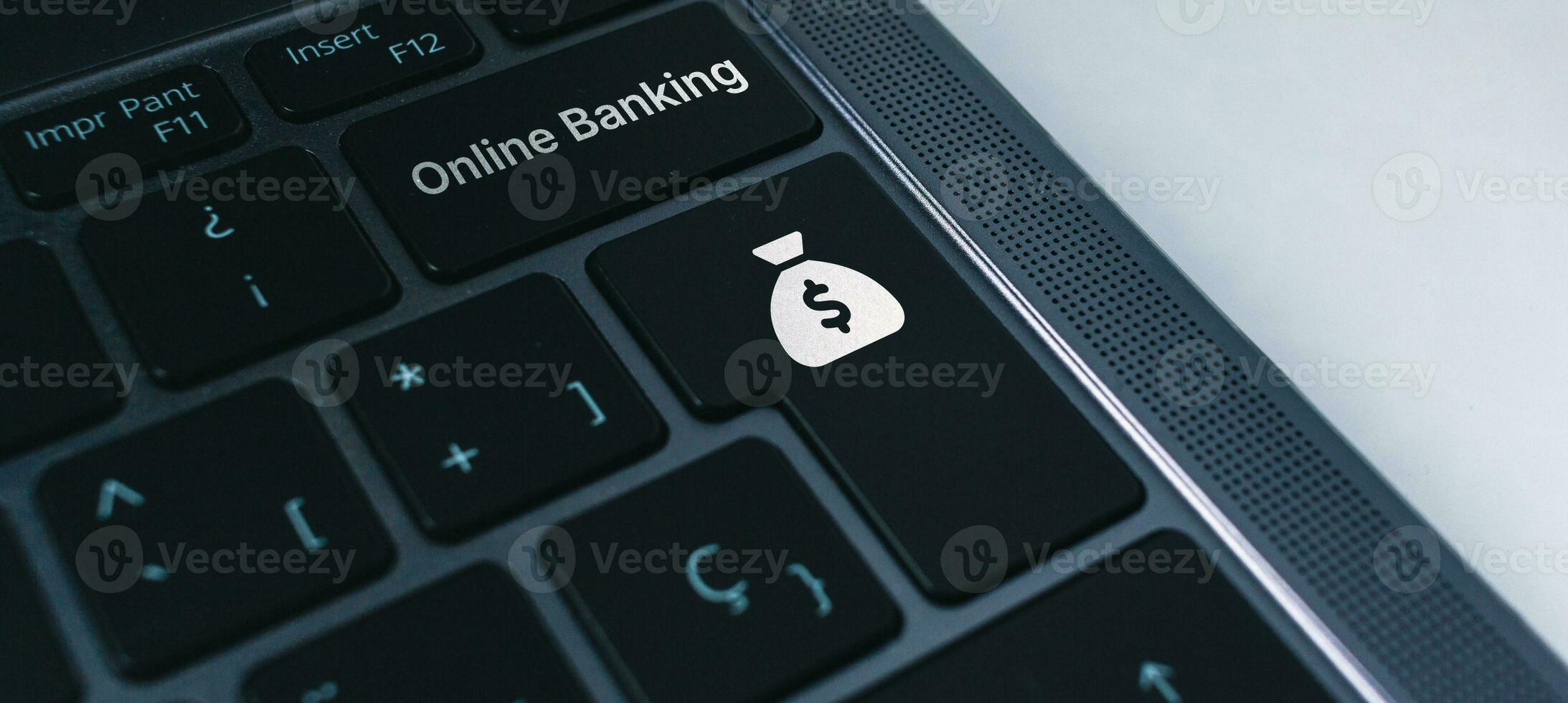 ordenador portátil teclado con en línea bancario concepto en botones. negocio aplicación compras en línea. digital pagos foto