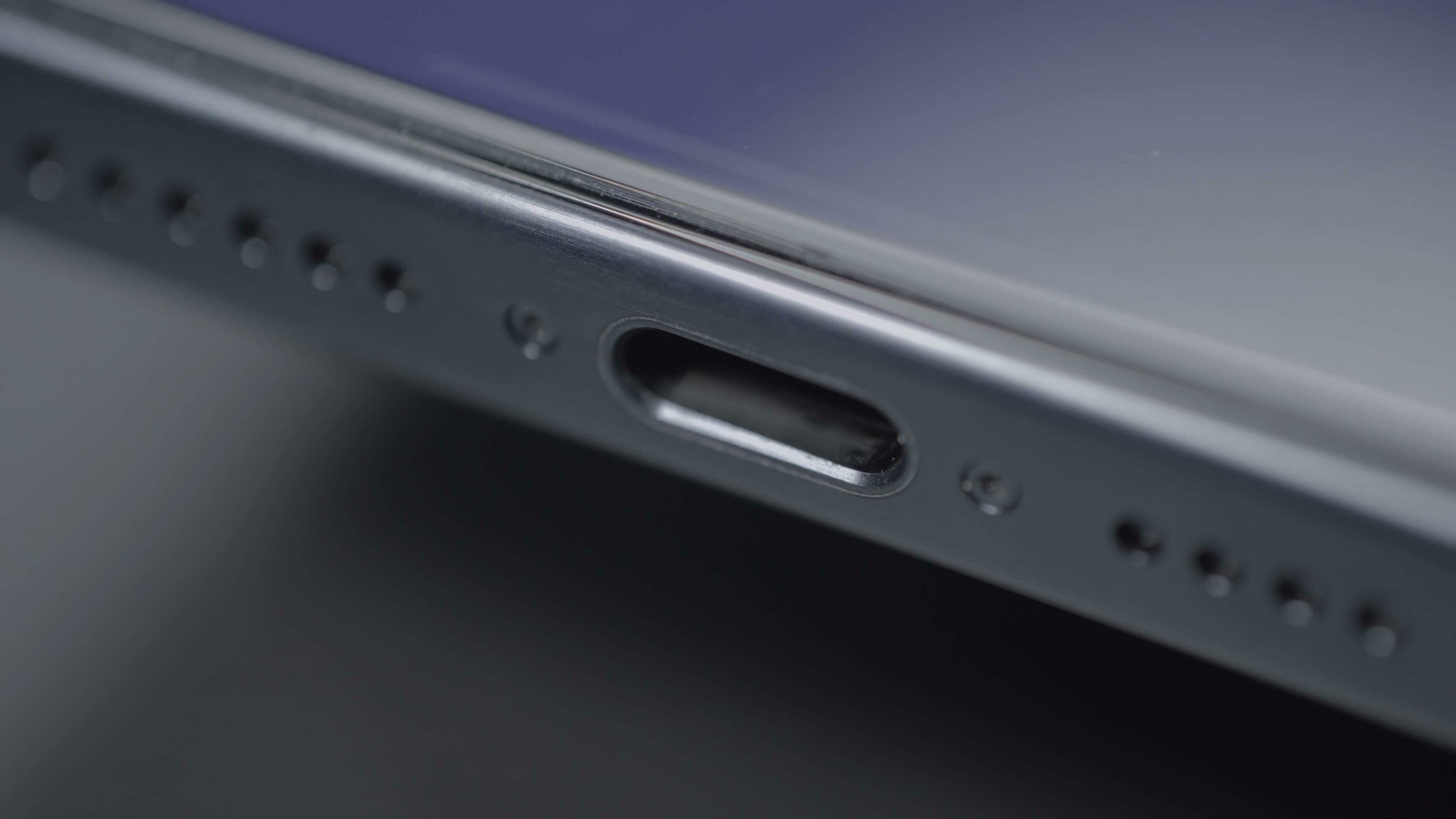 iphone 15 connector type