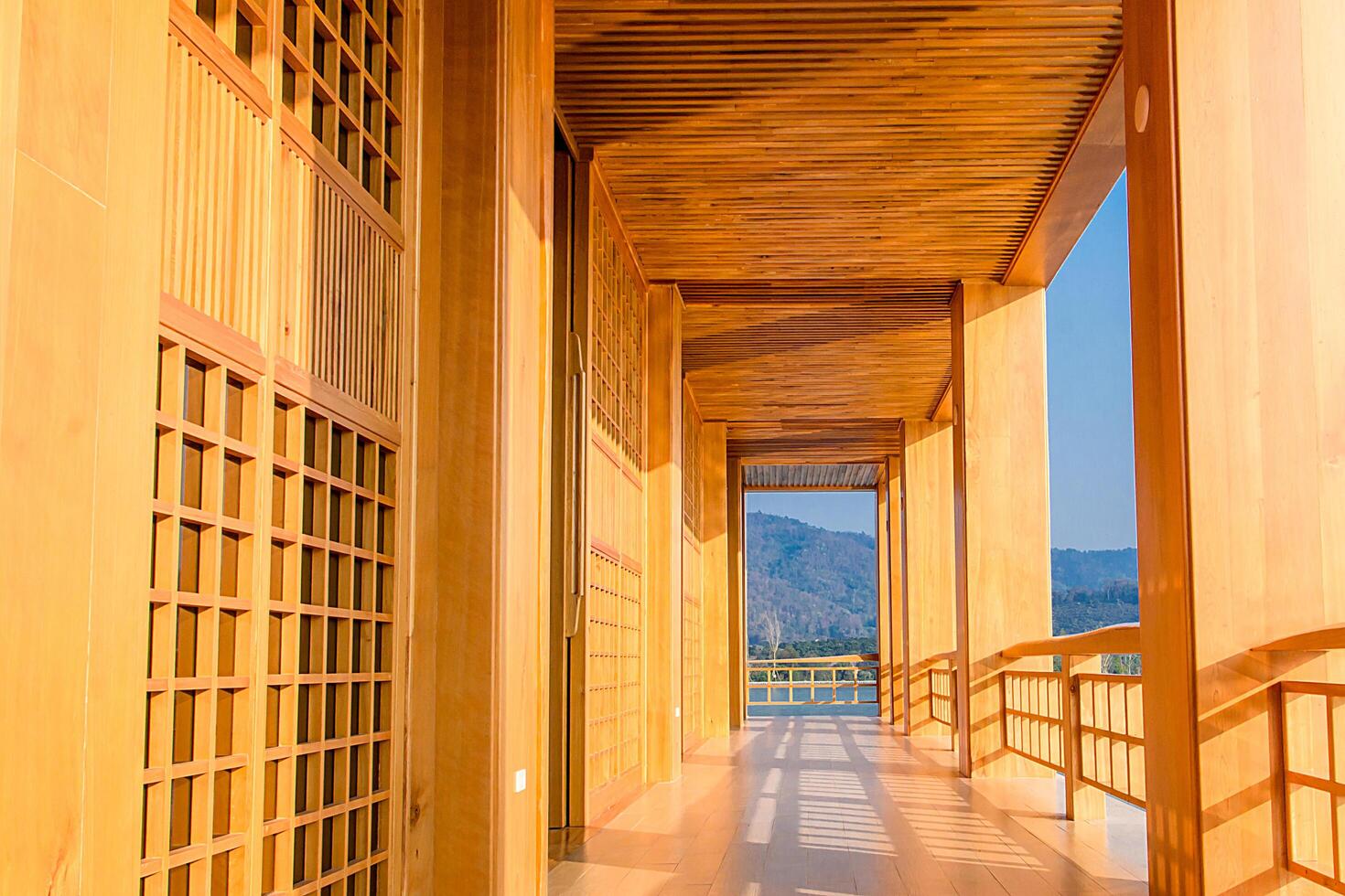 de madera casa y lado puerta y montaña ver madera columna japonés estilo casa diseño el puerta ese mira me gusta un línea de visión foto