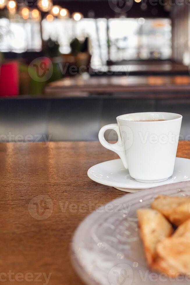 Breakfast, dinner, lunch in a restaurant, cafe. Baked potatoes with meatballs, caesar salad, Coffee Americano. intervier, delicious food, large windows, natural sunlight. Blurred background photo