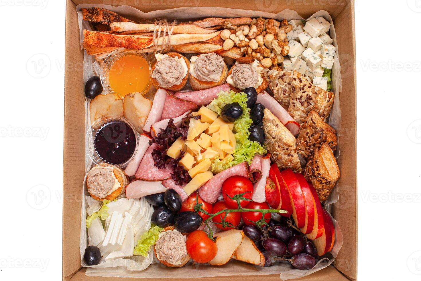 sano comida entrega. tomar lejos de natural orgánico bajo carbohidratos. comer Derecha concepto, aptitud nutrición tomar lejos en cajas, cuchillería y paquete, parte superior vista, plano laico comida entrega para el fiesta foto