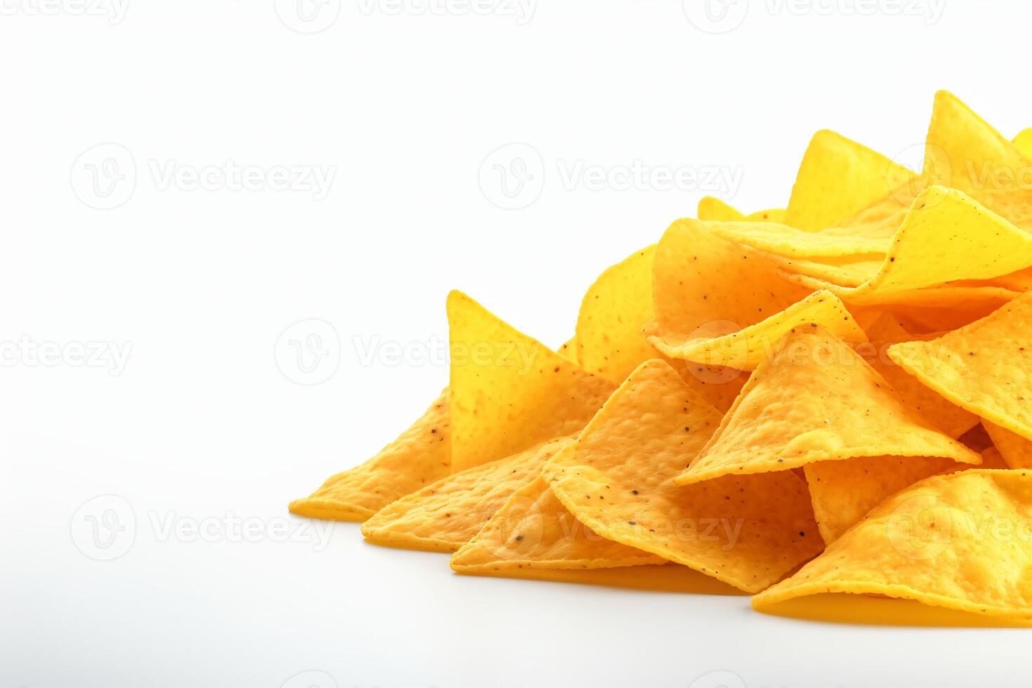 ai generado maíz papas fritas de triangular forma erigir por levitación en un blanco antecedentes generativo ai foto