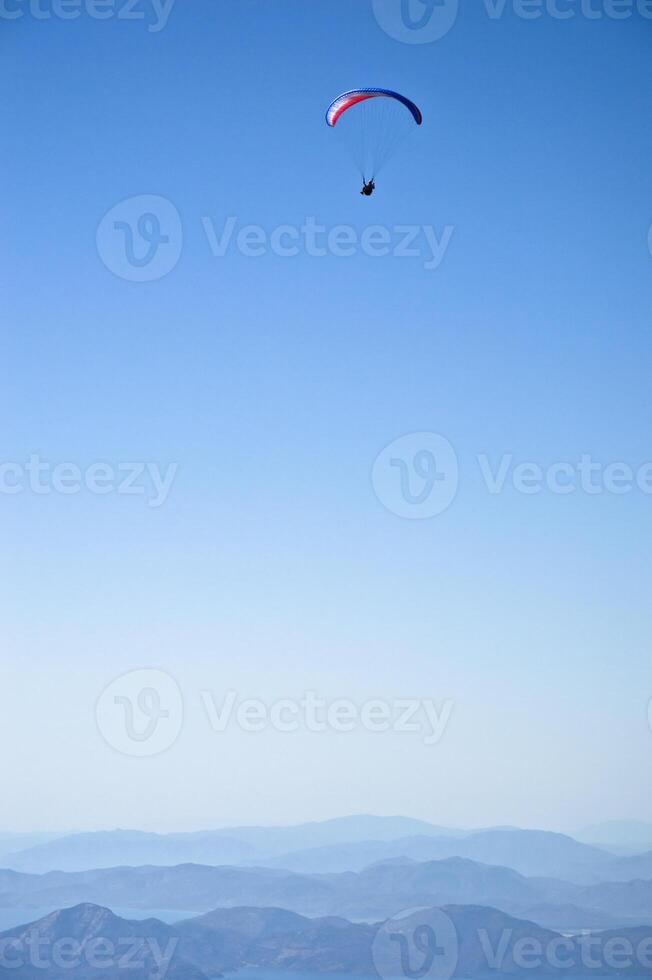 Parachuting at Oludeniz photo
