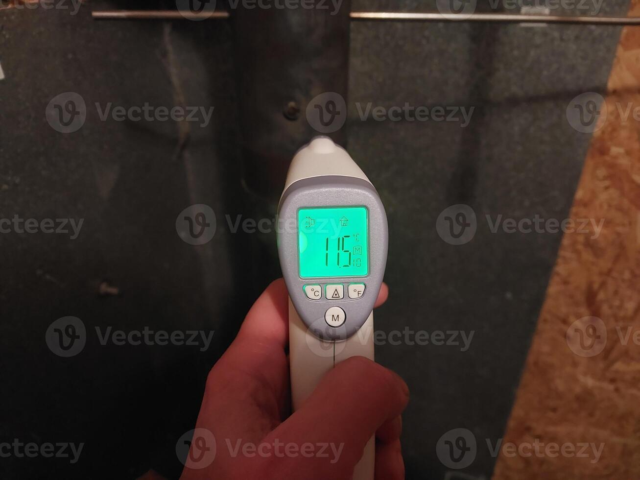 Surface measurement with a non-contact thermometer photo