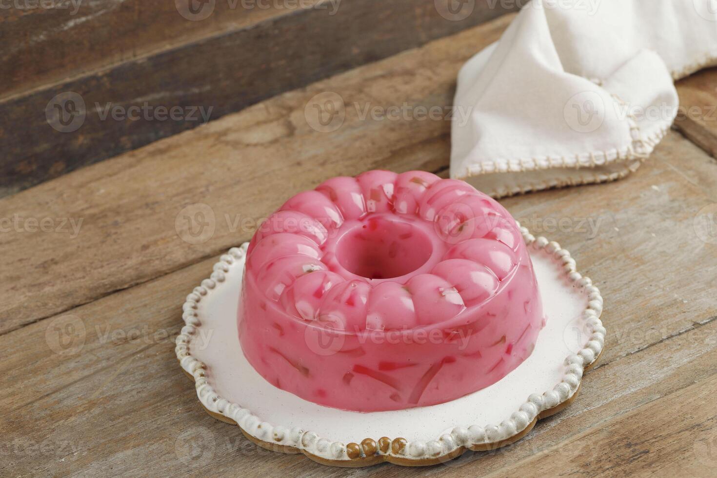 Green Bean Pudding with Pink Color, Puding Hunkwe with Pacar Cina photo