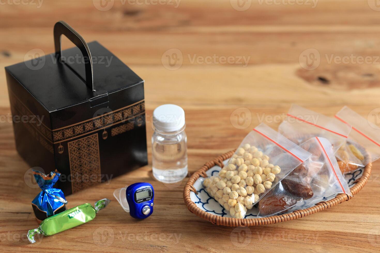 Zam-Zam Water and Dates Oleh-oleh Haji Indonesia photo