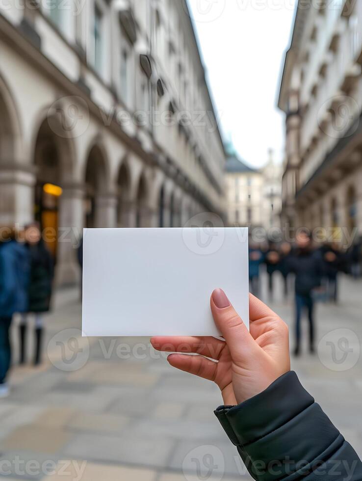 ai generado vacío tarjeta postal en un mujer mano en el centrar de el ciudad. burlarse de arriba de un horizontal tarjeta postal. alto calidad. ai generativo foto