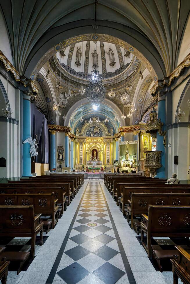 lima, Perú, 2022 - basílica y convento de santo domingo o convento de el santo rosario, central nave, lima, Perú foto