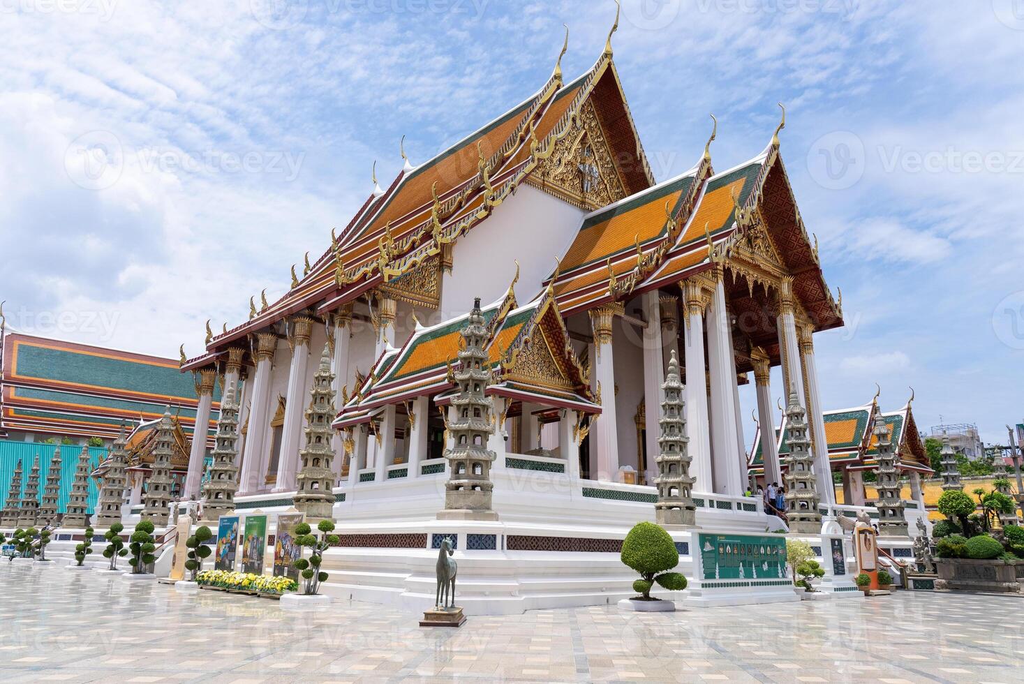 Wat Suthat Thepwararam in Bangkok photo